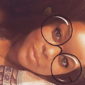 Meet your Posher, Celeste